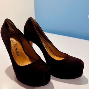 Dark Brown Suede Platforms Pumps